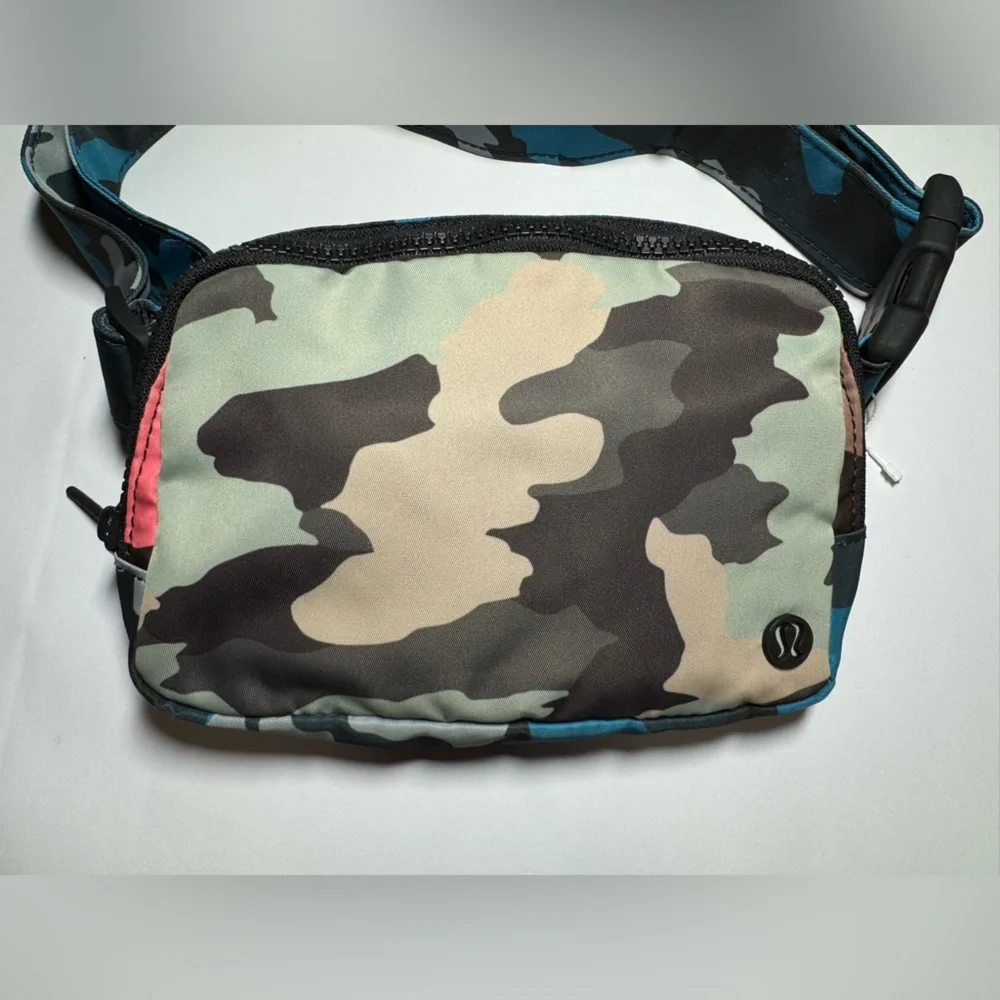 NWOT Lululemon Everywhere Belt Bag *1L Heritage 365 Camo Guava Pink Multi Unisex - Picture 6 of 9
